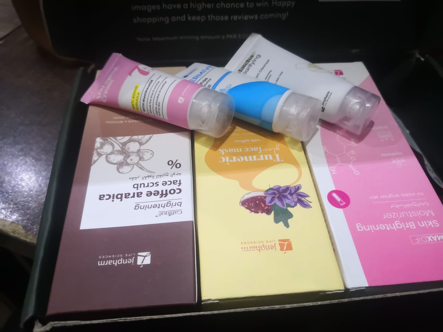 Customer photo review of Maxdif Brightening Moisturizer