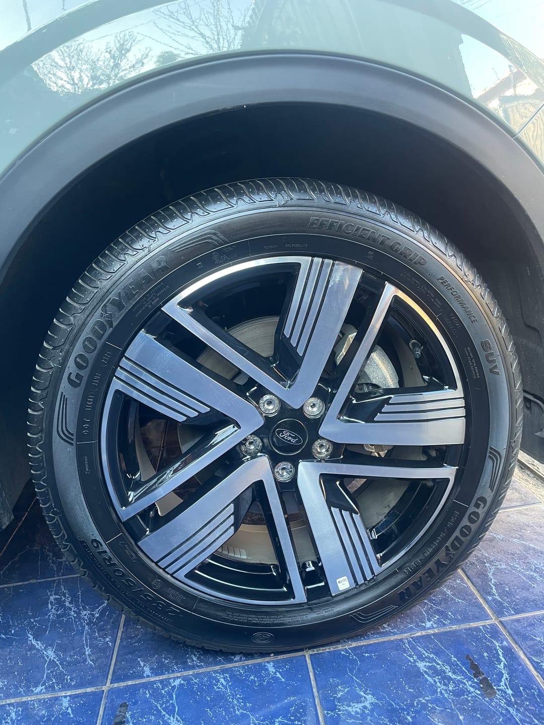 Customer photo review of Cera de Neumaticos Digloss Black Devil 200 ml