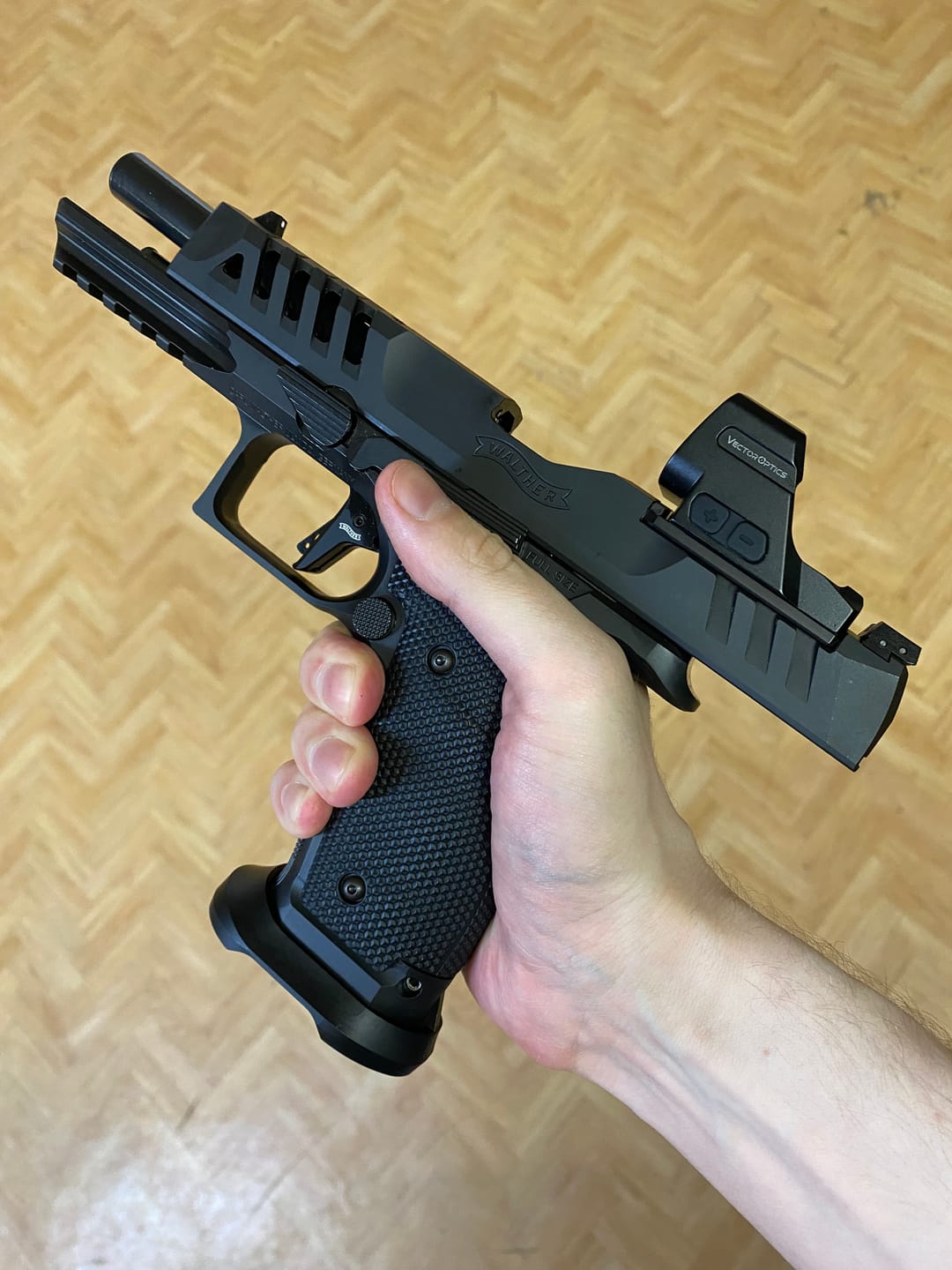 Customer photo review of Vector Optics SCRD-76 Frenzy FLEX 1x24x29 GenII 6MOA Red Dot