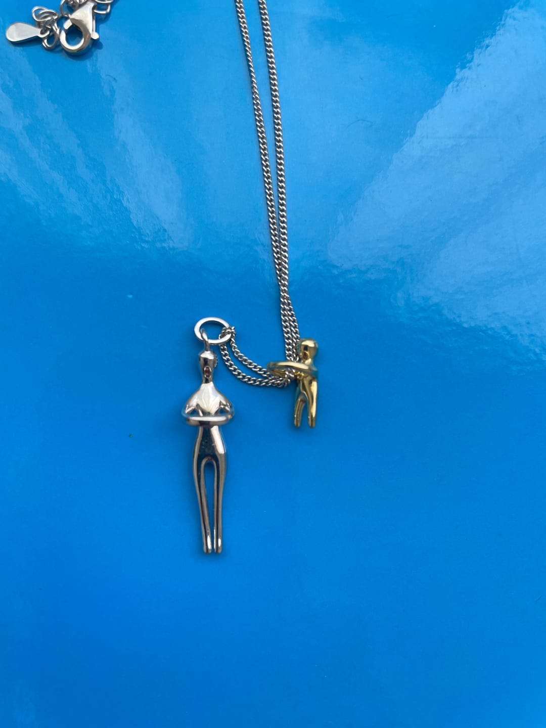 Customer photo review of Colar Abraço de Almas Gêmeas