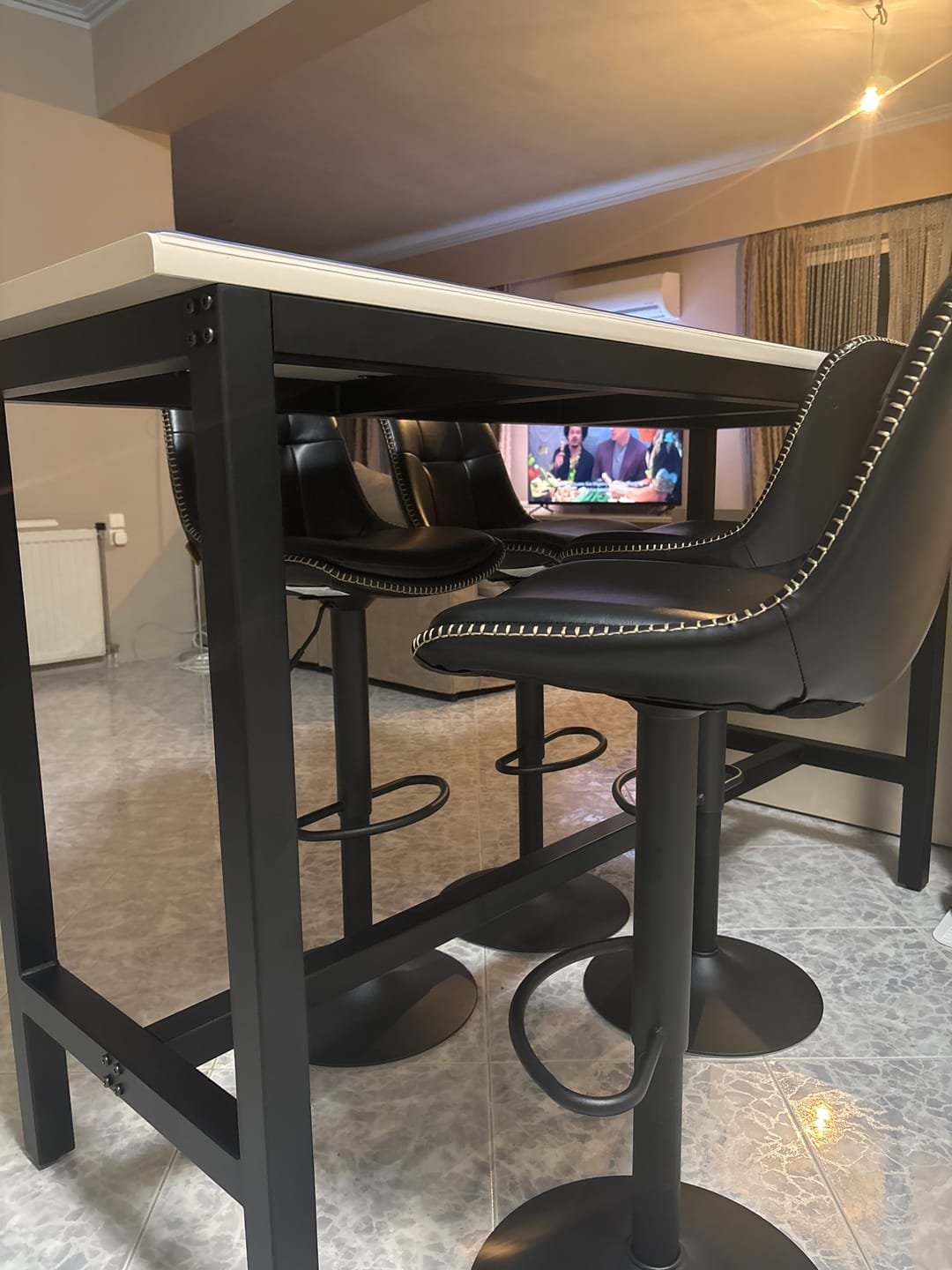 Customer photo review of Σκαμπό για Πάσο Κουζίνας Σετ 2 τμχ EKHO Ρυθμιζόμενο Ύψος 63-84 εκ με Μεγάλη Σταθερή Βάση Διάφορα Χρώματα LJ-B095K01