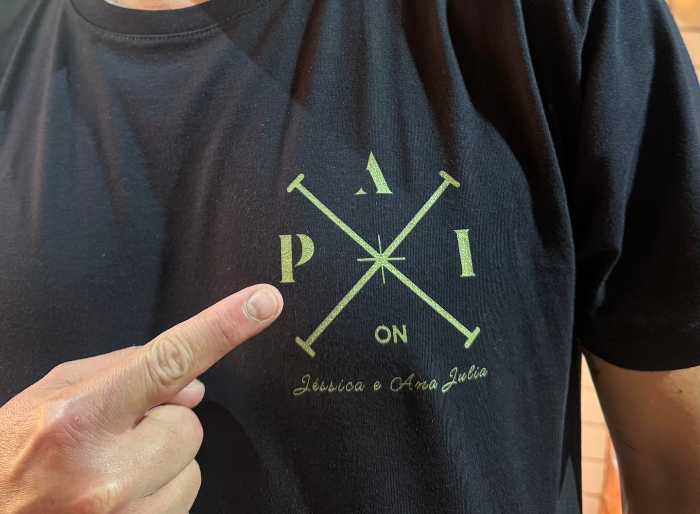 Customer photo review of Camiseta Personalizada PAI MINIMALISTA - 100% Algodão