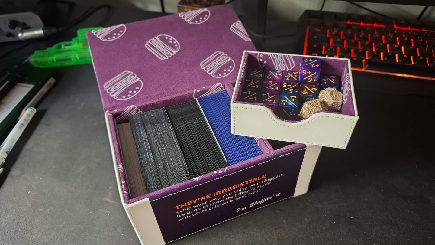 Customer photo review of 20 Chicken Nuggets Deckbox