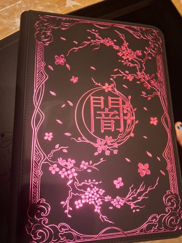 Customer photo review of DARKNESS - 9-Pocket Trading Card Binder