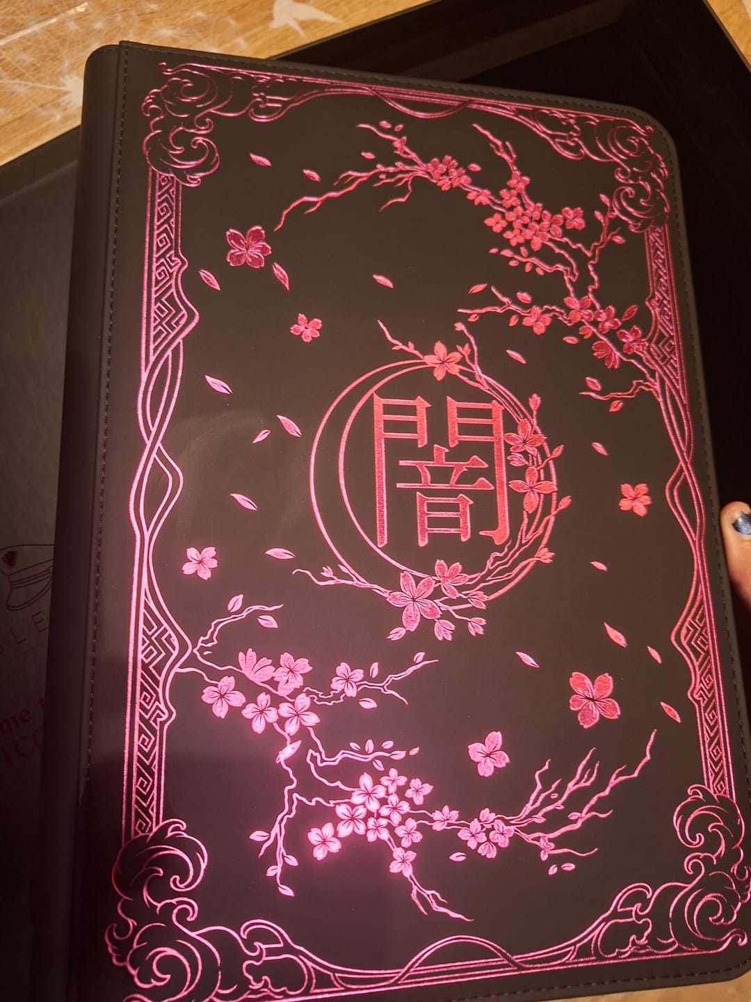 Customer photo review of DARKNESS - 9-Pocket Trading Card Binder