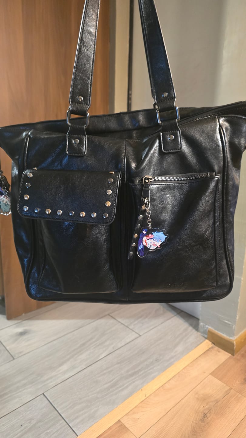 Customer photo review of Cartera Notebook Bolsillos Tachas