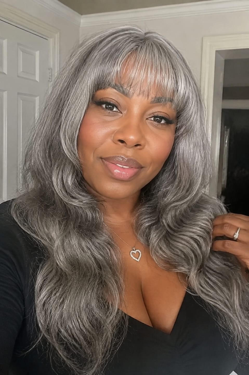 Customer photo review of Luvwin 5x5 Closure Layered Wave Kinky Straight Salt & Pepper Side Parting Glueless Wig