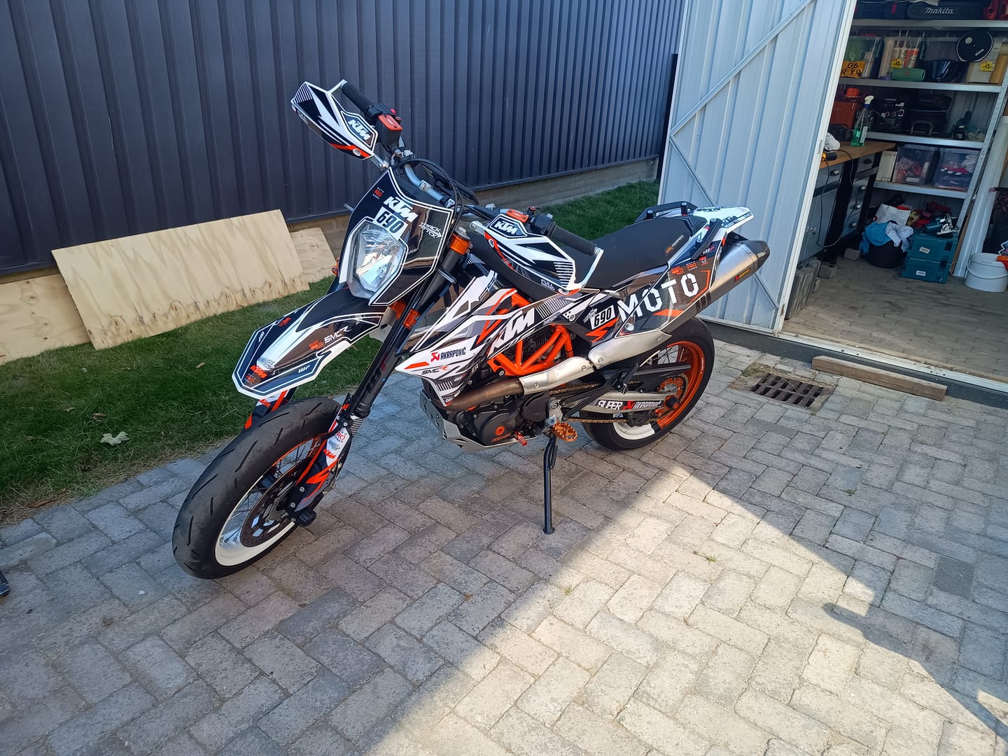 Customer photo review of KTM 690 SMC-R GRAPHICS - "Phantom" (White)