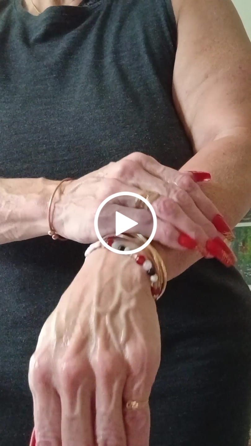 Customer video review of (NEW) BODY GLAZE: UNSCENTED