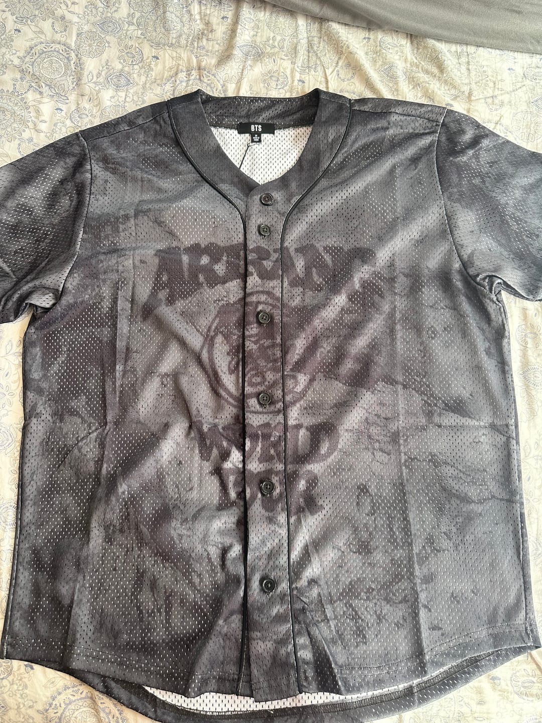 Customer photo review of [2ND PRE-ORDER] BTS - ARIRANG WORLD TOUR OFFICIAL MD S/S JERSEY