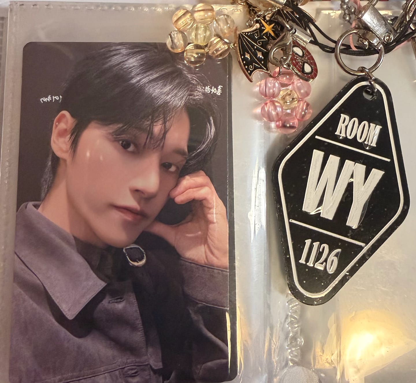 Customer photo review of [NEW] ATEEZ - [8ROOM] POP-UP Official Merch - 8 ROOM Keyring