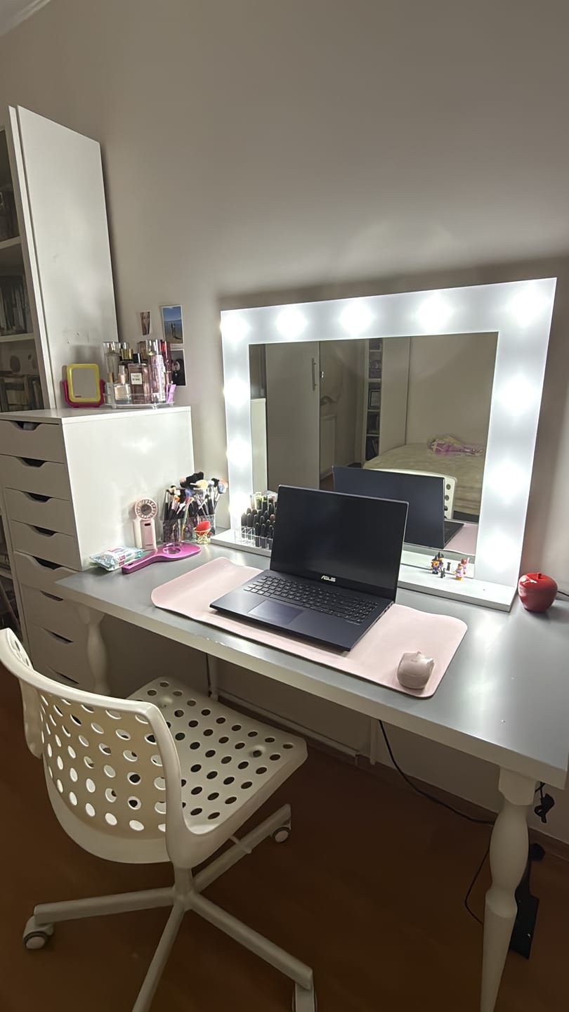 Customer photo review of Rani EF108 Hollywood Işıklı Ayna Kulis Makyaj Aynası Spot Işıklar Dahil Ayna Beyaz