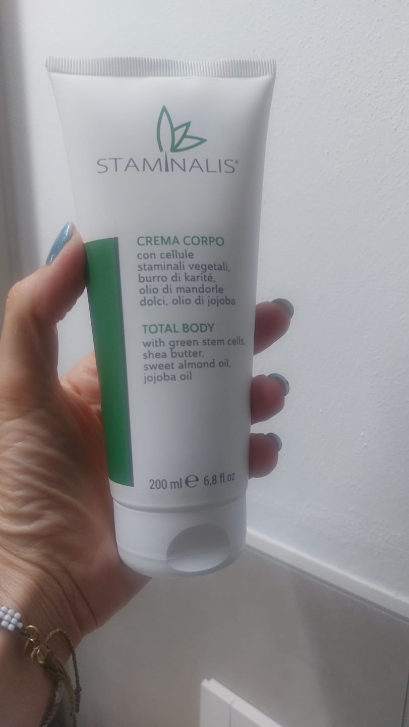 Customer photo review of Crema Corpo Idratante e Rassodante | Nutriente con Cellule Staminali - 200 ml