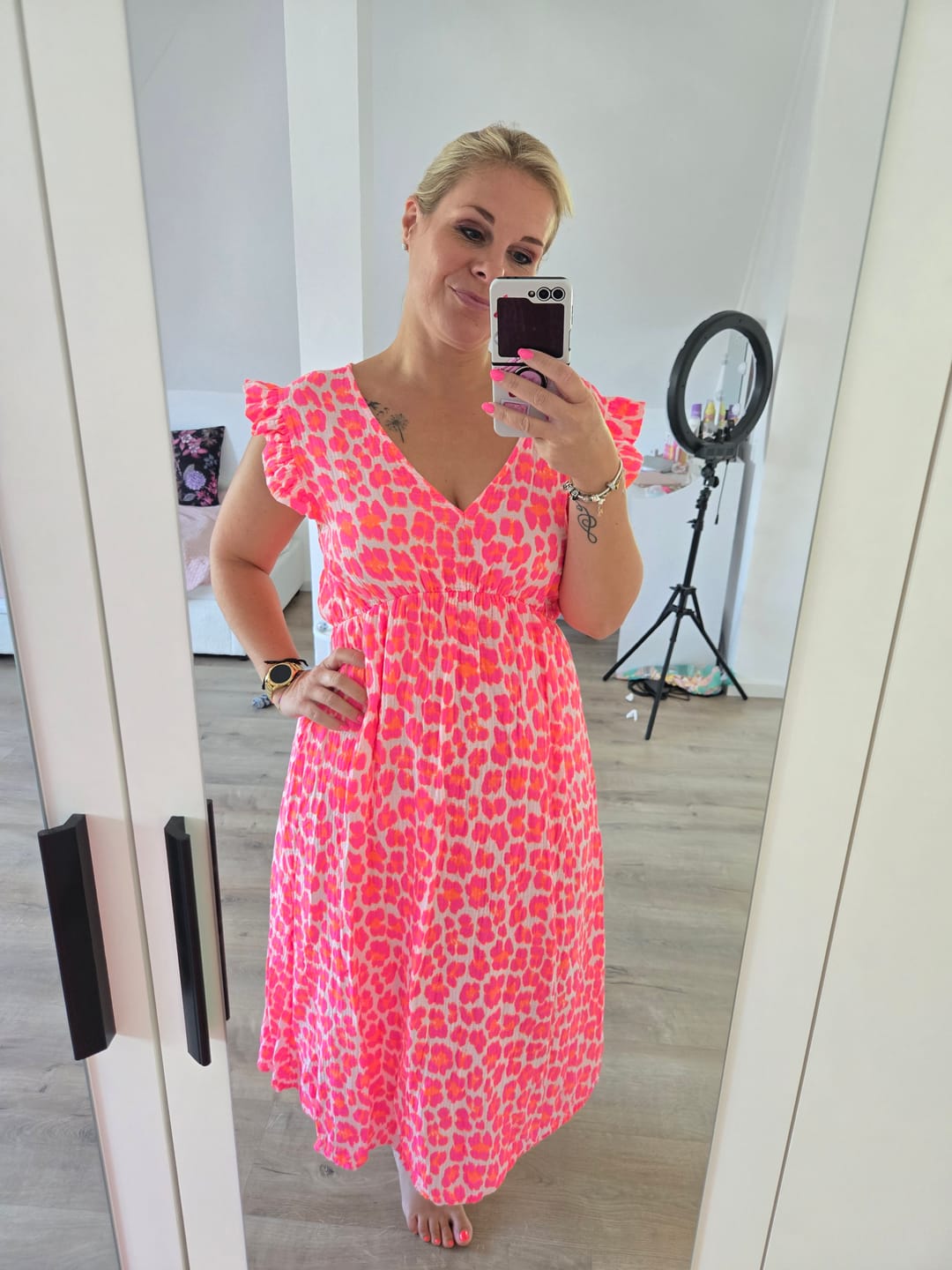 Customer photo review of Signature Boho Musselin Kleid weiß LEO POWER hot pink/orange