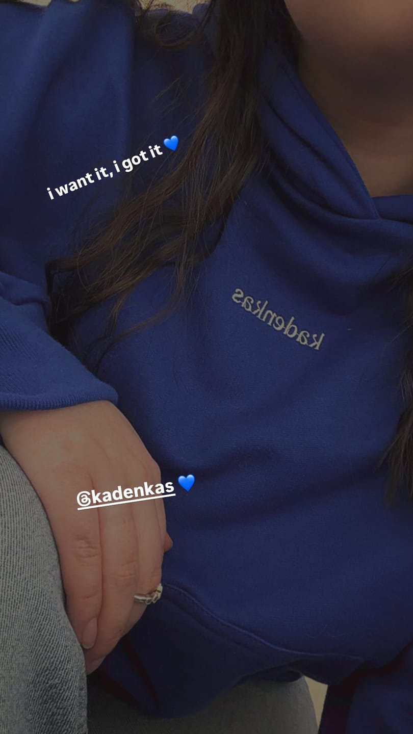 Customer photo review of POLERÓN HOODIE AZUL REY - OVERSIZE CON GORRO LOGO BORDADO