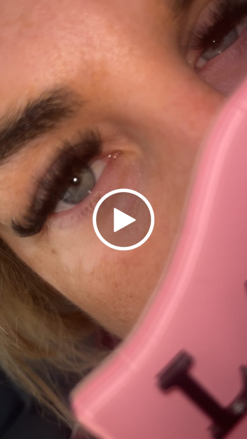 Customer video review of Double Layer Volume Premade Fans