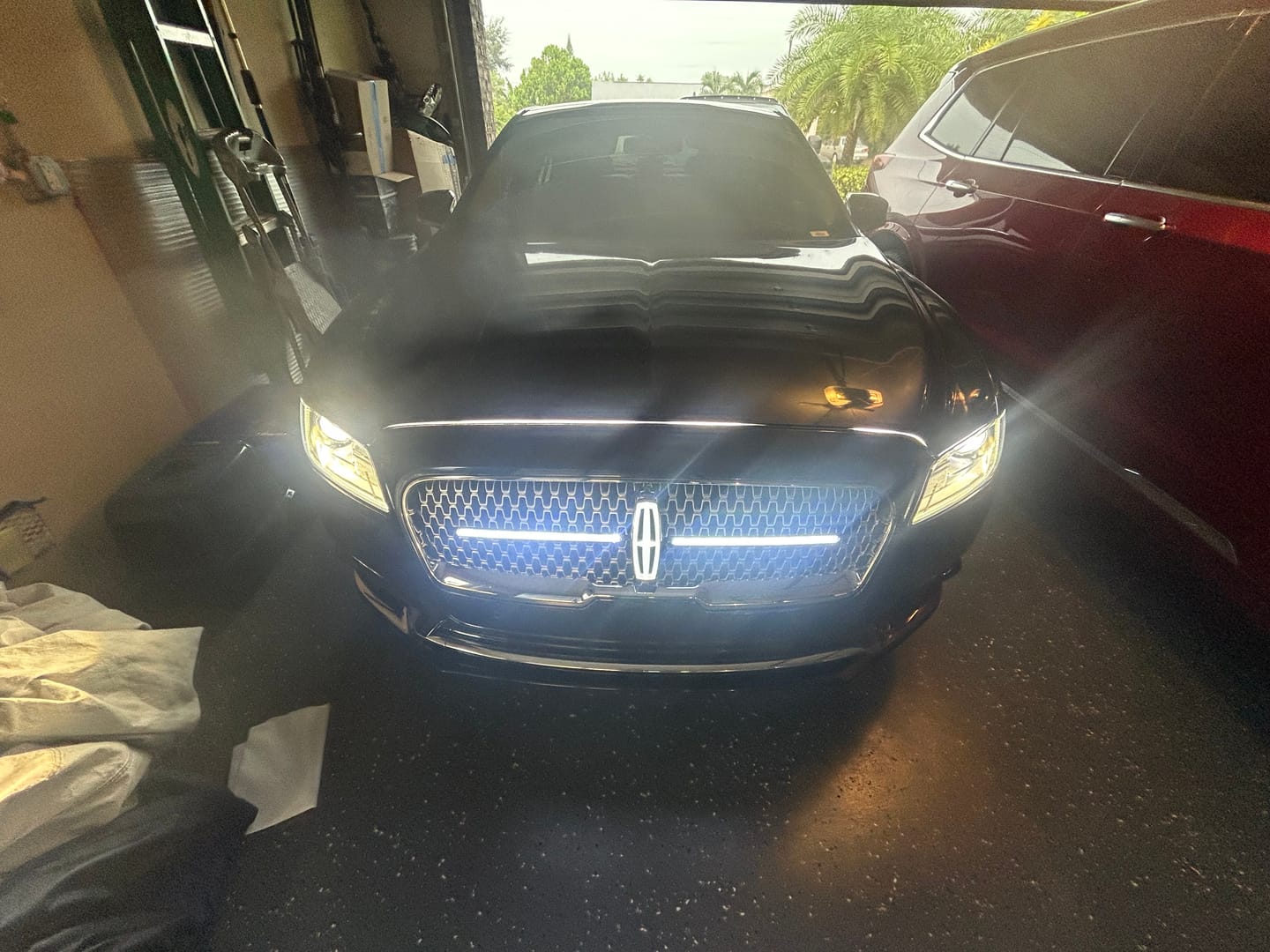 Customer photo review of Lincoln Car Logo Front Grille LED Dynamic Crystal Illuminated Emblem for Corsair, Nautilus, Aviator, Continental, MKZ, MKC