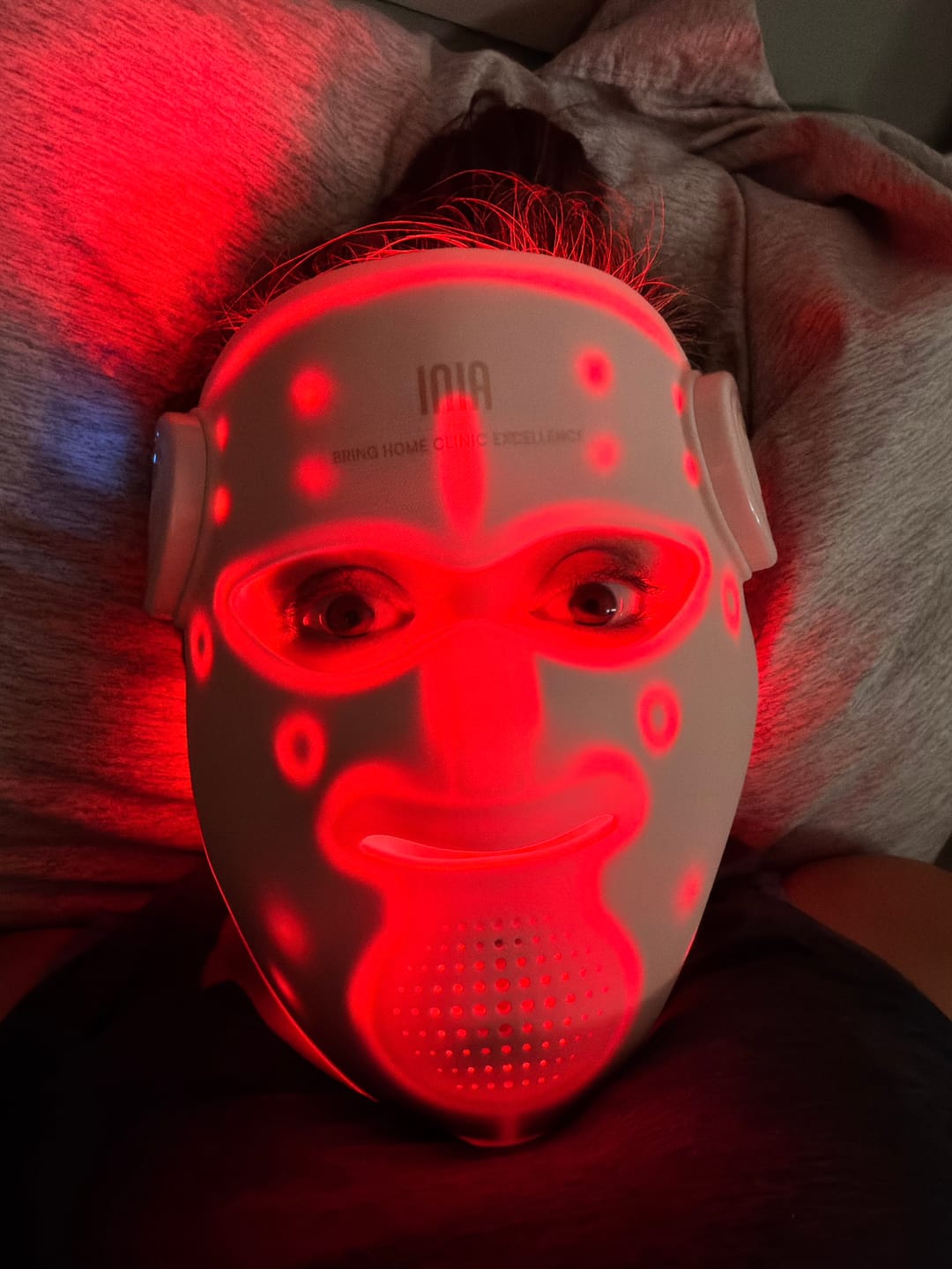Customer photo review of INIA GLOW 4D 940nm Dual NIR Wireless LED Mask