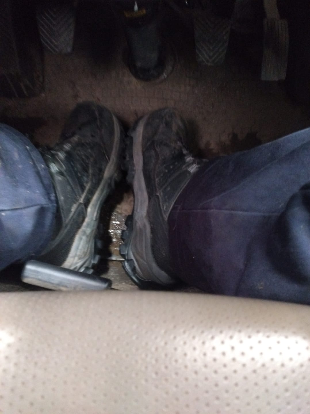 Customer photo review of Skechers Botín Hombre Seguridad Tarver Negro