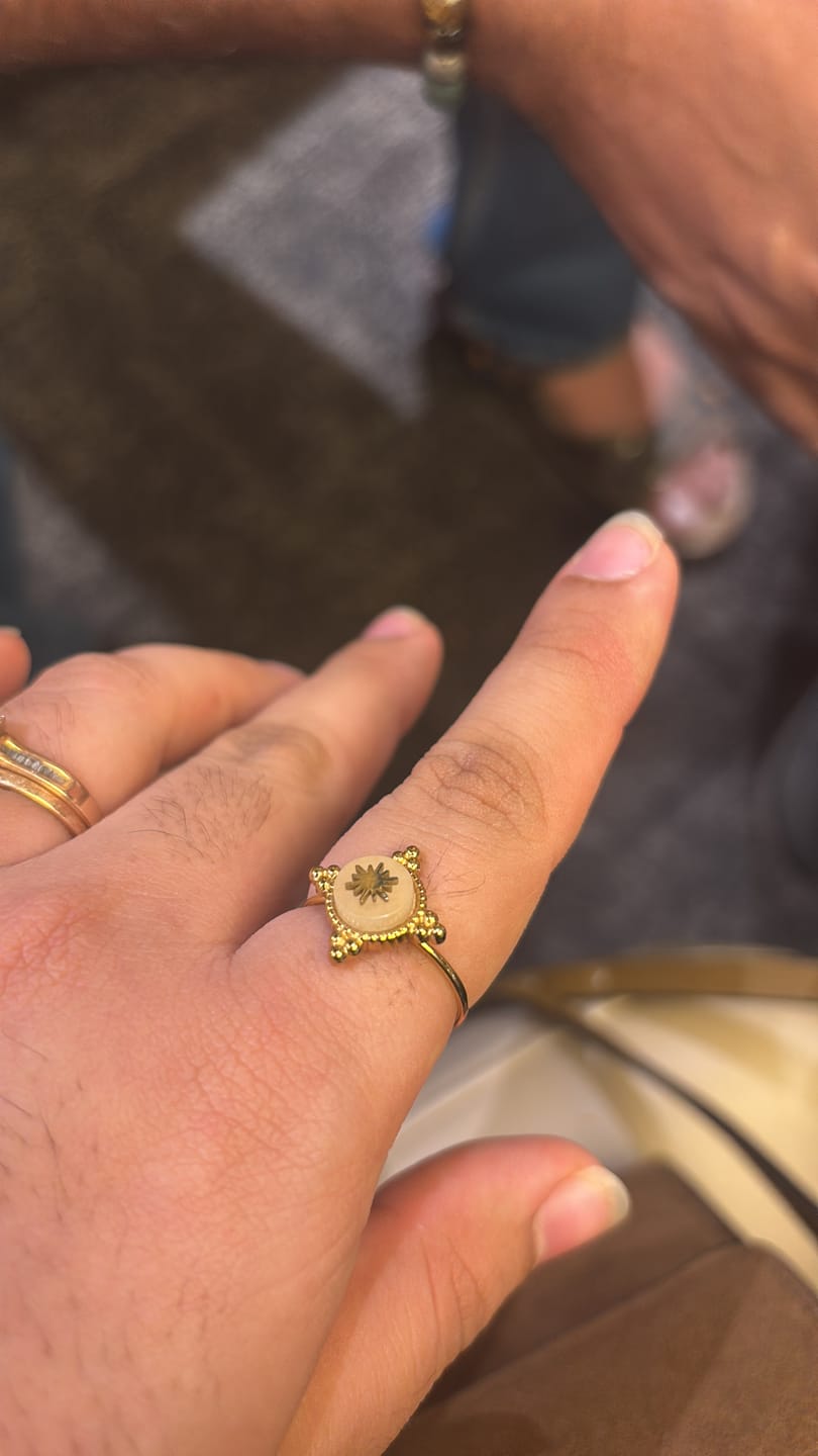 Customer photo review of Golden Snowflake Vintage Ring