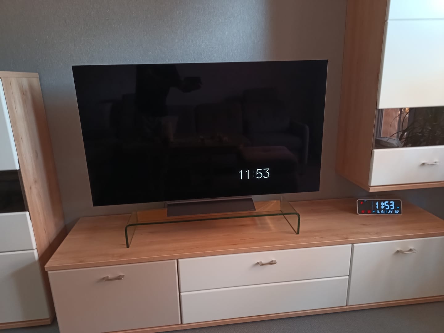 Customer photo review of Glas Aufsatz Erhöhung für TV, Bildschirm, PC, Monitor, Laptop - Klarglas