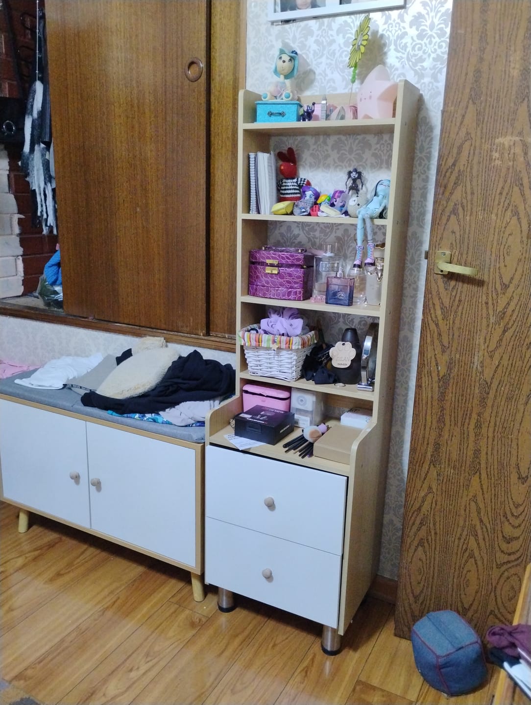 Customer photo review of Velador Mueble Organizador Con Repisas Cajones Madera Dormitorio