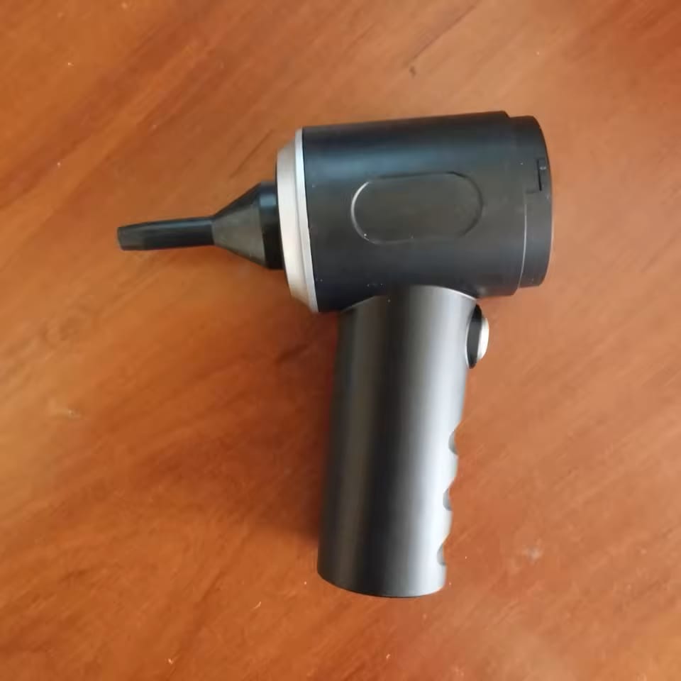 Customer photo review of MiniVac - En trådlös dammsugare för bilen och hemmet