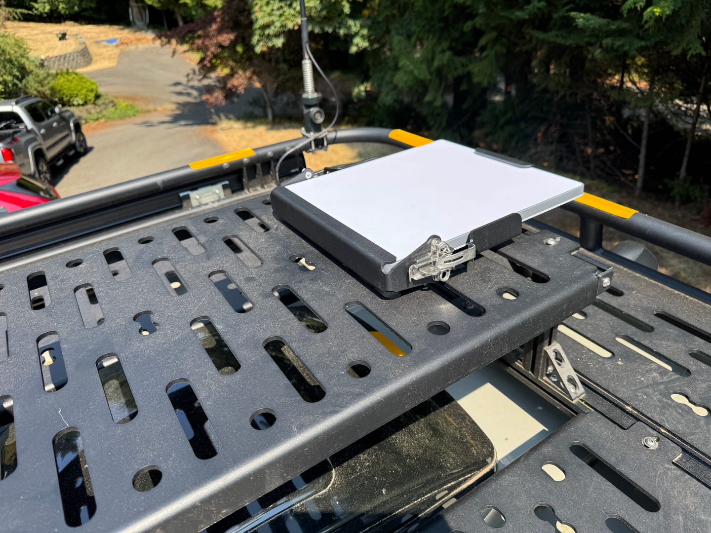 Customer photo review of Starlink Mini QD Lockable Mount