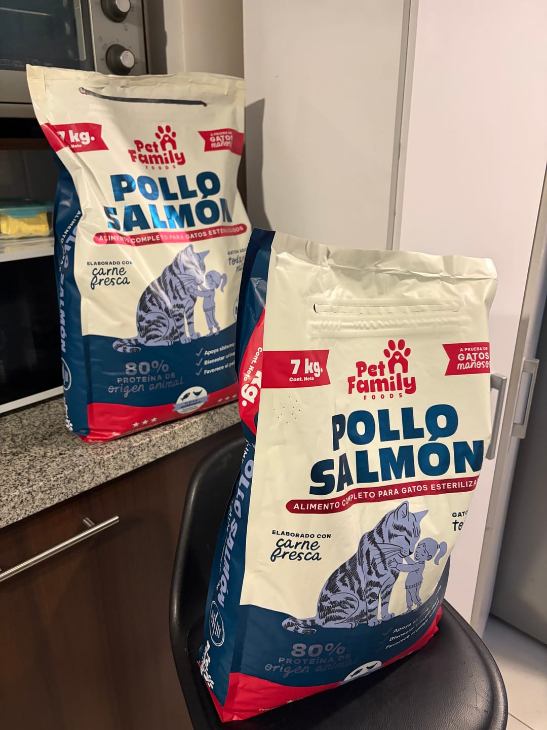Customer photo review of PetFamily Foods Gato Pollo-Salmón
