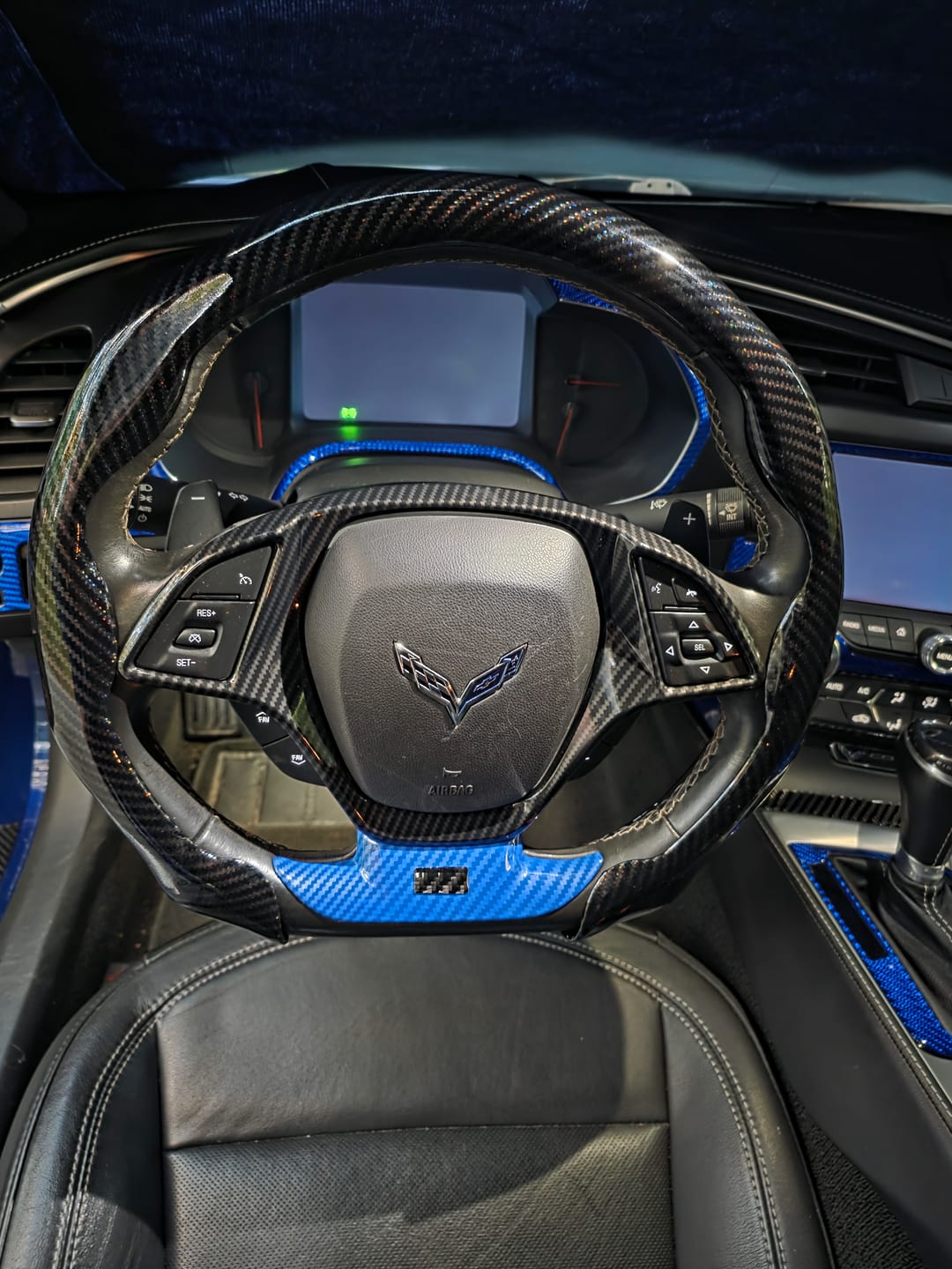 Customer photo review of Carbon Fiber Silicone Car Steering Wheel Cover – Universal 38 cm Anti-Slip Grip, Protective All-Season Booster Accessory