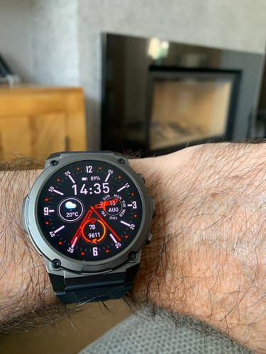 Customer's Gard Pro Ultra 3 watch featuring a round screen on their wrist, showing time, weather, and activity data.