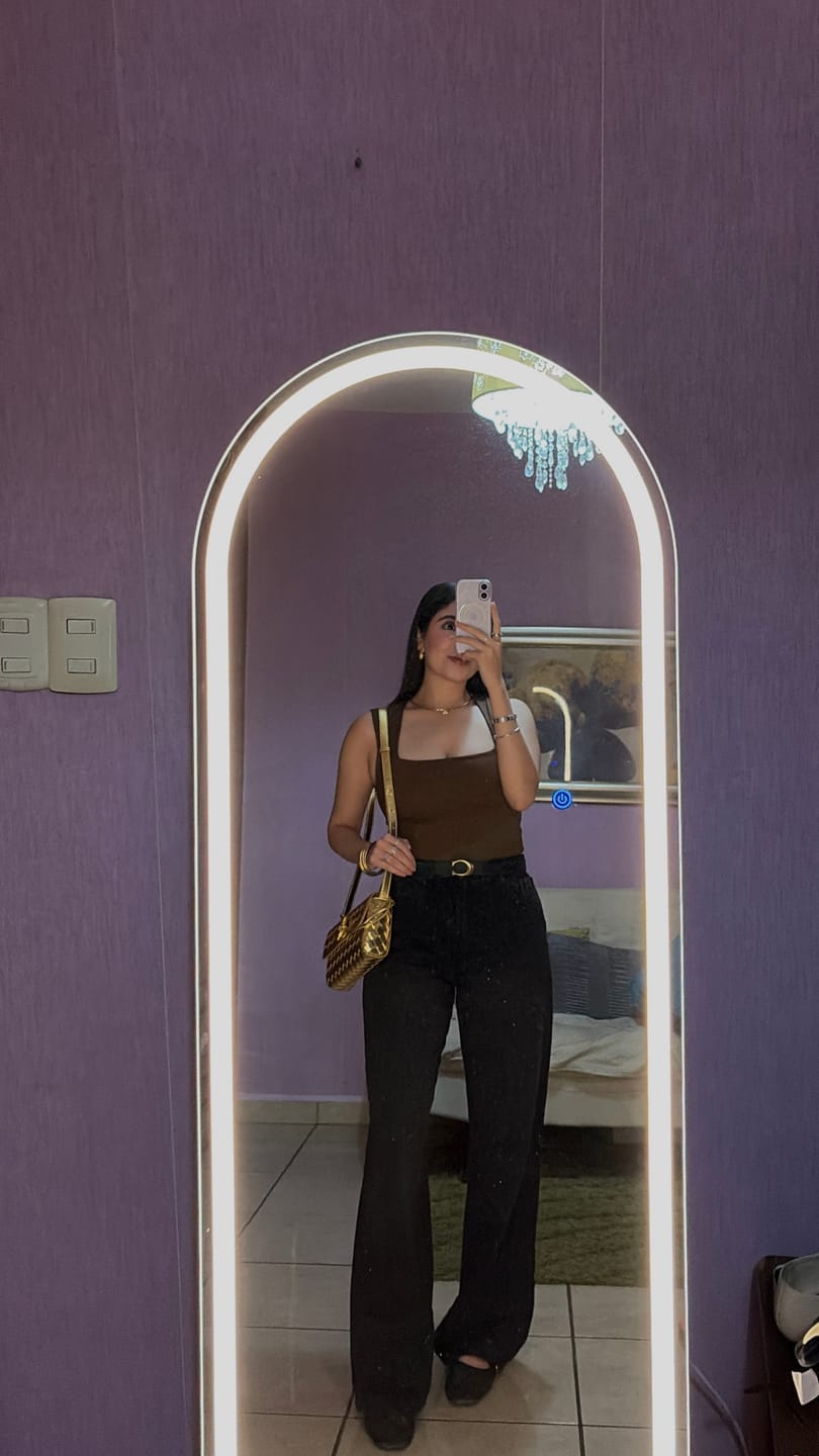Customer photo review of Bodysuit Contour Cuello Cuadrado