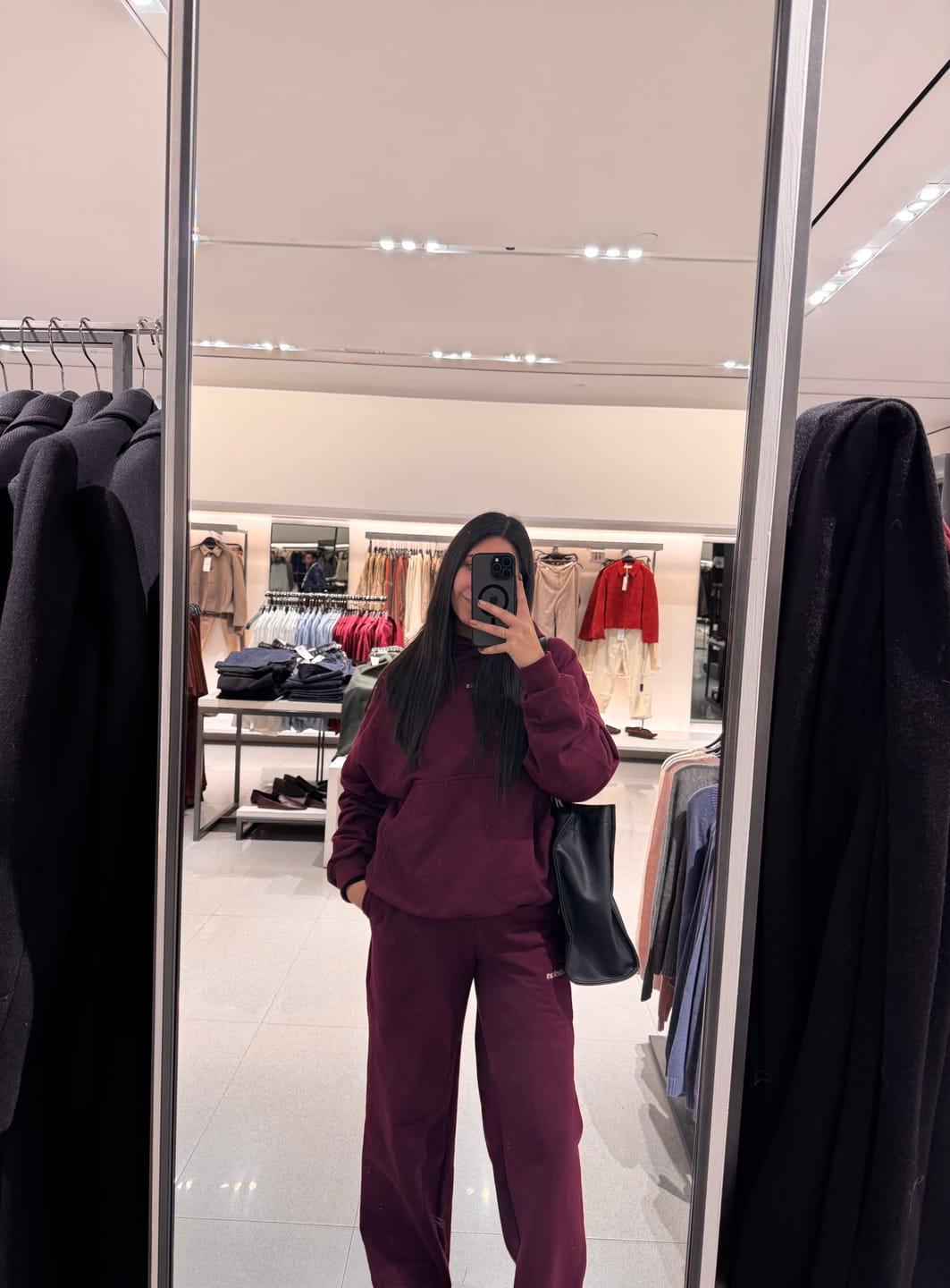 Customer photo review of POLERÓN HOODIE BURDEO - OVERSIZE CON GORRO LOGO Y ESPALDA BORDADO