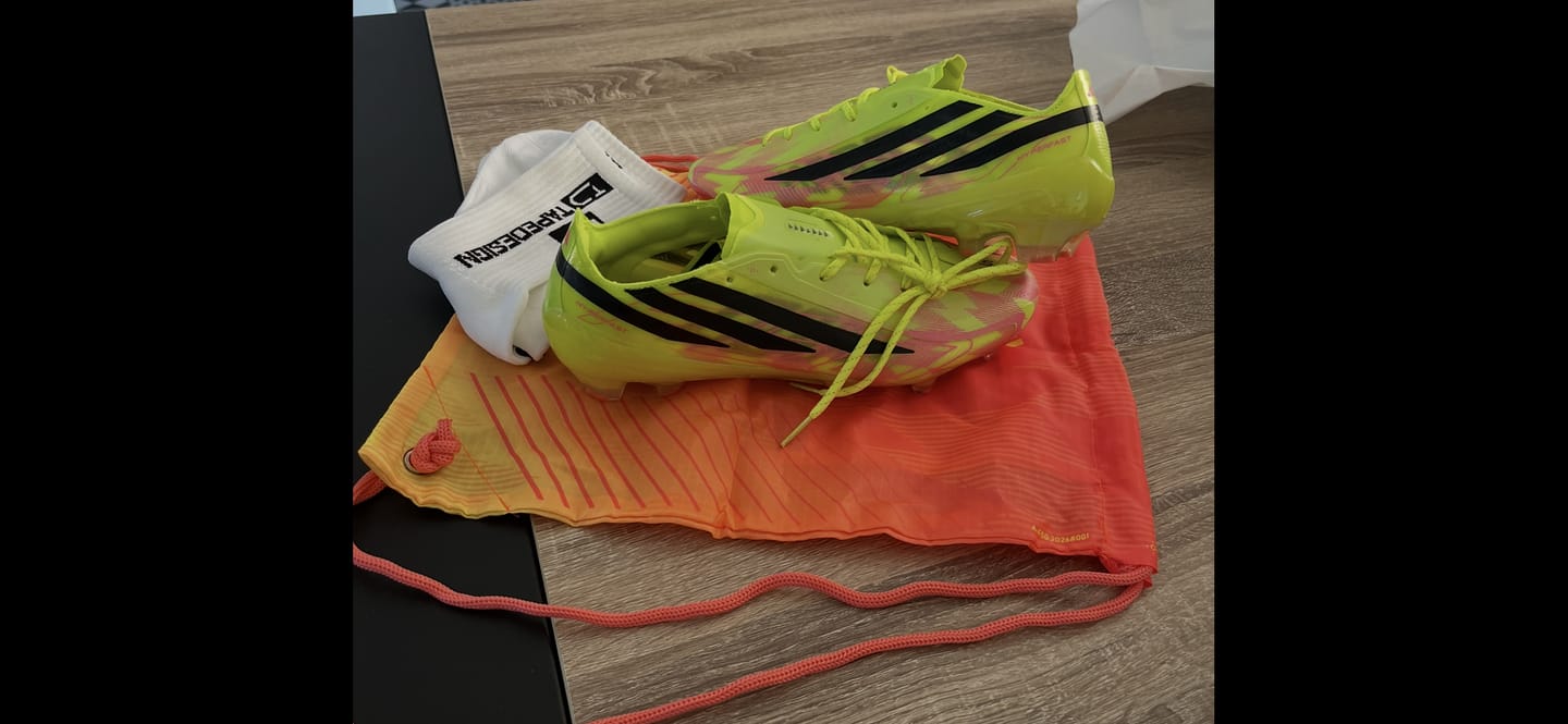 Customer photo review of Adidas F50 Hyperfast Evo FG Too Light - Jaune/Noir/Solar Turquoise ÉDITION LIMITÉE