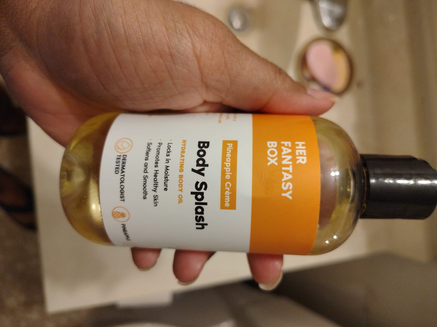 Customer photo review of Body Splash - Skin Smoothing Body Oil  (Pineapple Creme)
