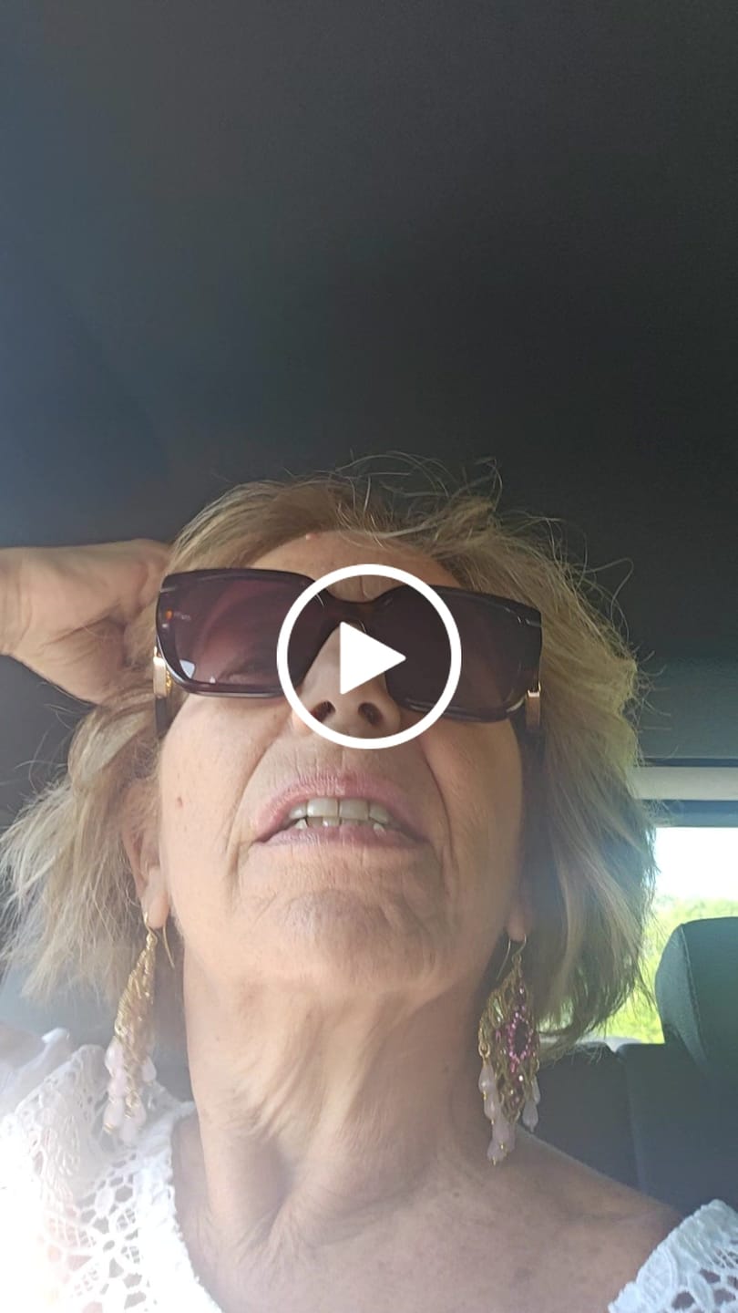 Customer video review of Orecchini Mizzica rosa