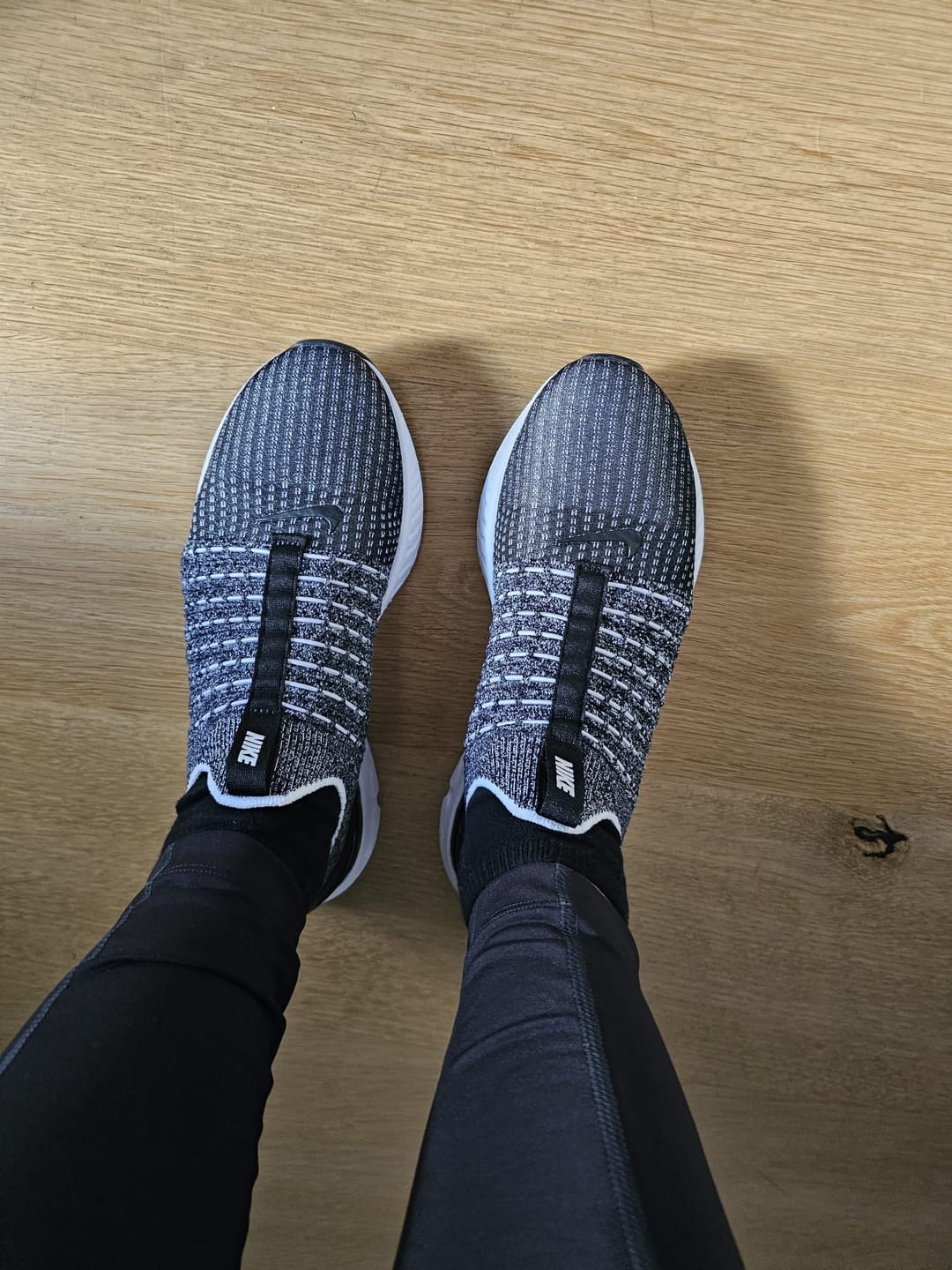 Customer photo review of Nike React Phantom Run Flyknit 2 Oreo Wmns