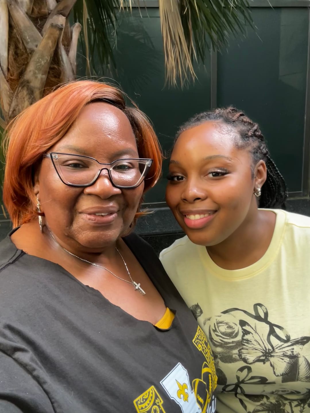 Customer photo review of Outre Wigpop Full Wig - TINAYE