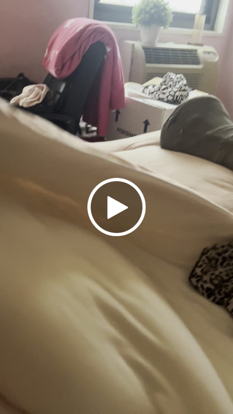 Customer video review of MarshMellow Comforter