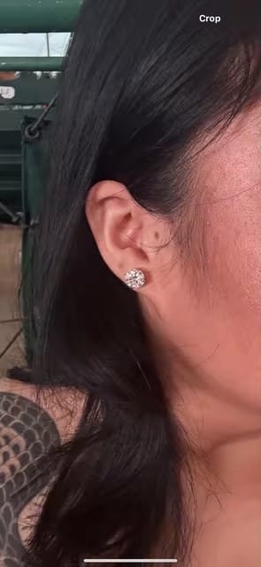 Customer photo review of Hot Sell Sterling Silver 925 White Gold VVS Moissanite Stud Earrings Screw Back