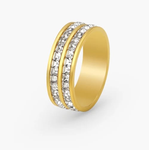 Customer photo review of Elegant Crystal Band Ring