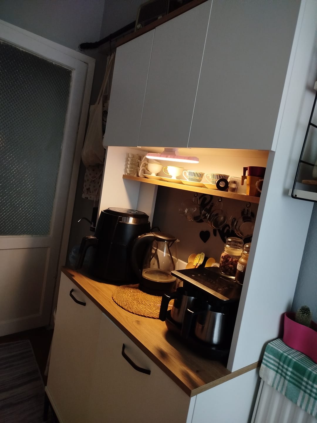 Customer photo review of Rani JE192 Çok Amaçlı Dolap 5 Kapaklı Kiler Mutfak Dolabı Beyaz - Sepet Ceviz