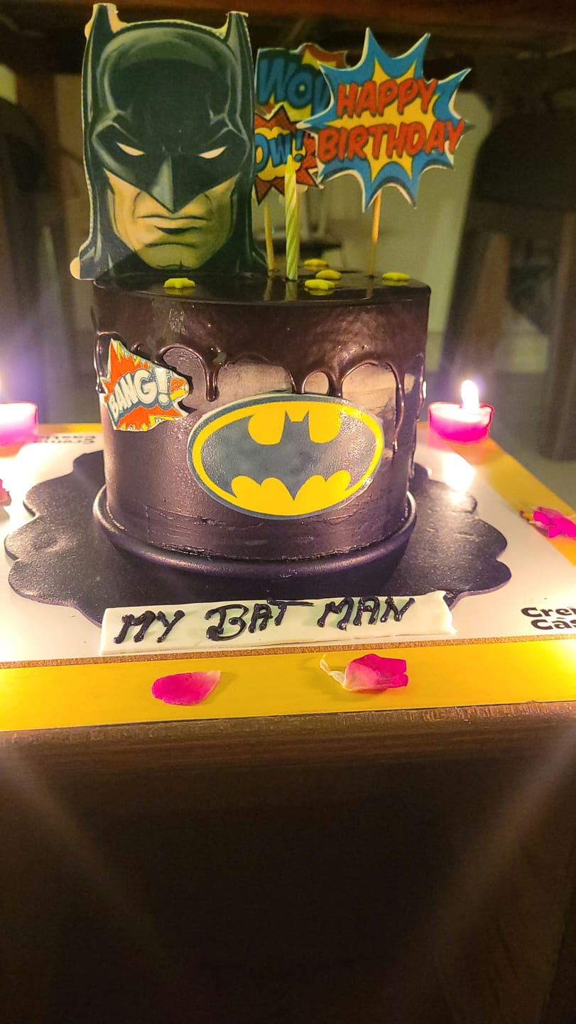 Customer photo review of Batman Drip Design Cake