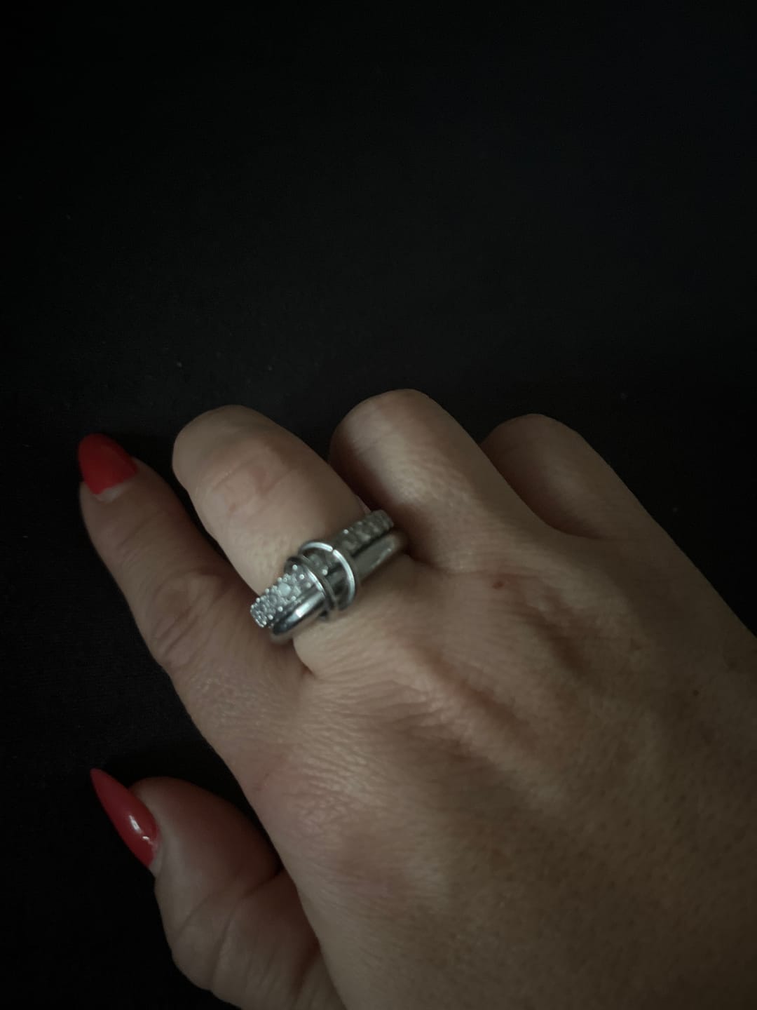 Customer photo review of Pave Infinity Flow Ring 18K Vergoldet
