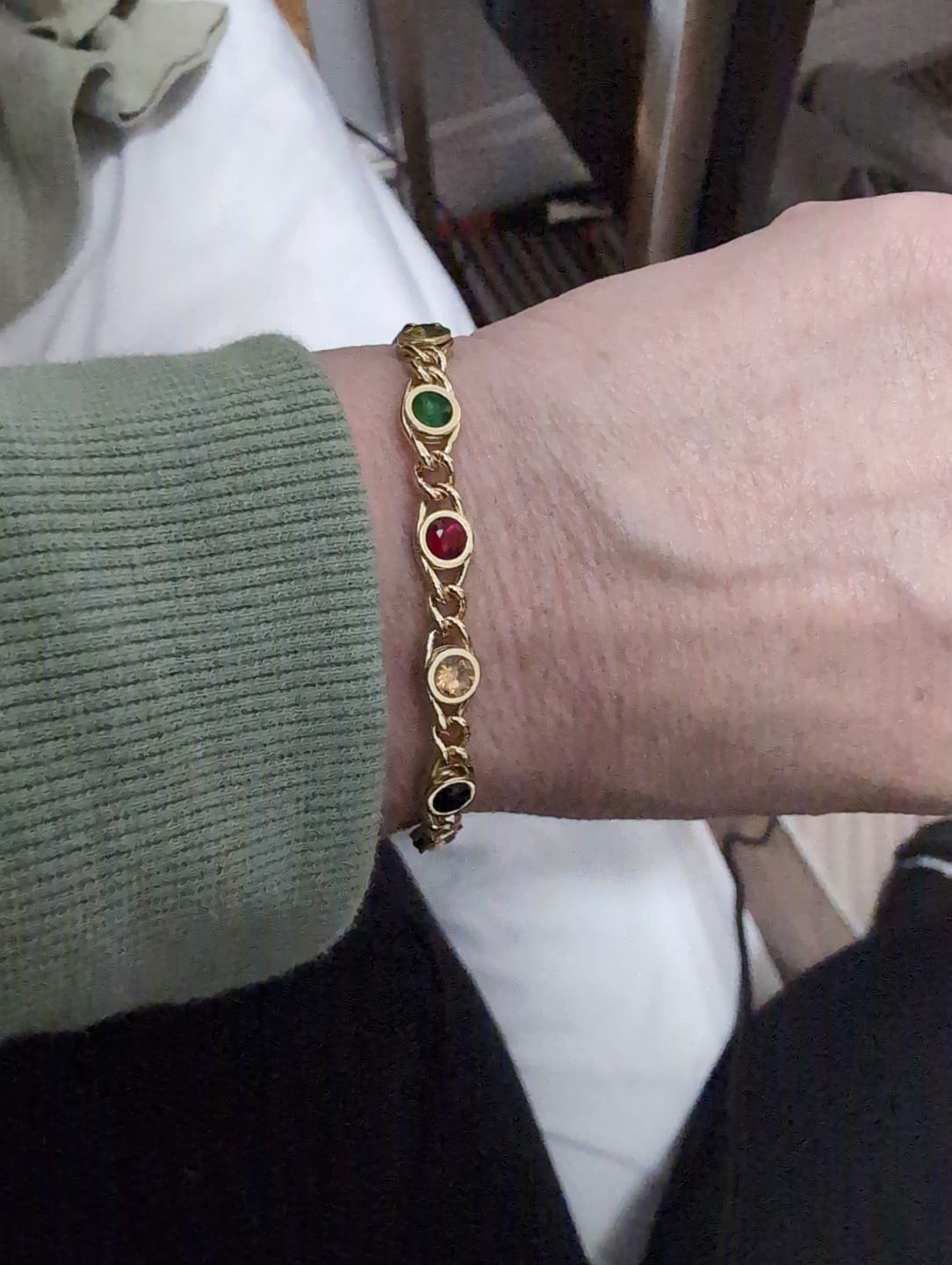 Customer photo review of Pulseira Chloé Banhado em Ouro 18k
