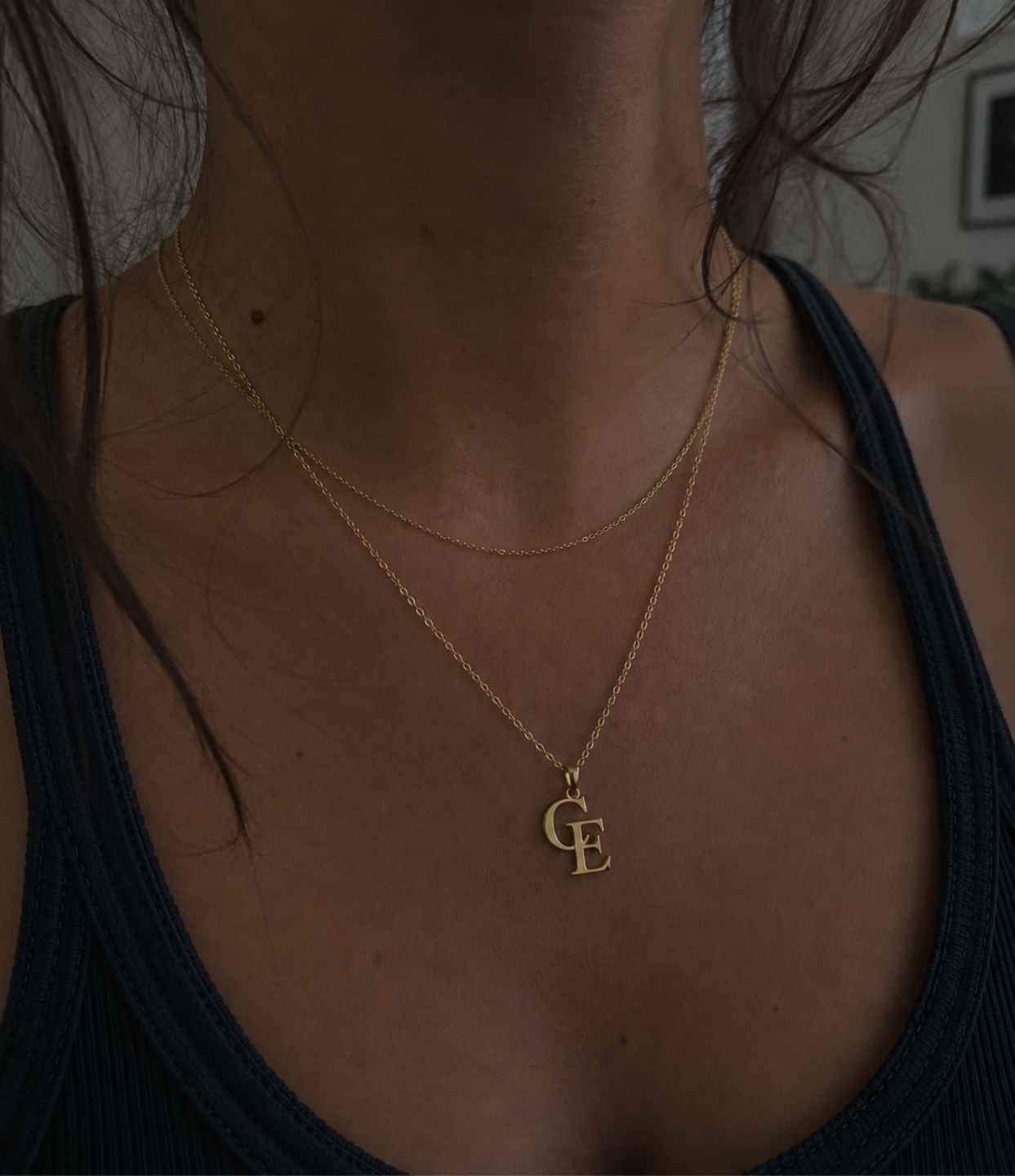 Customer photo review of Collar con iniciales entrelazadas