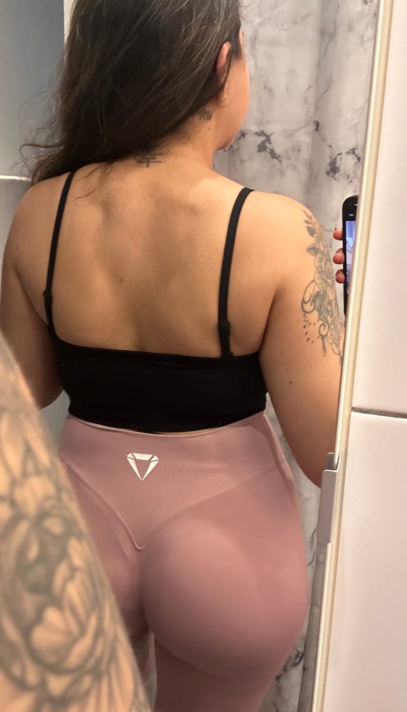 Customer photo review of SECOND SKIN CROP TOP