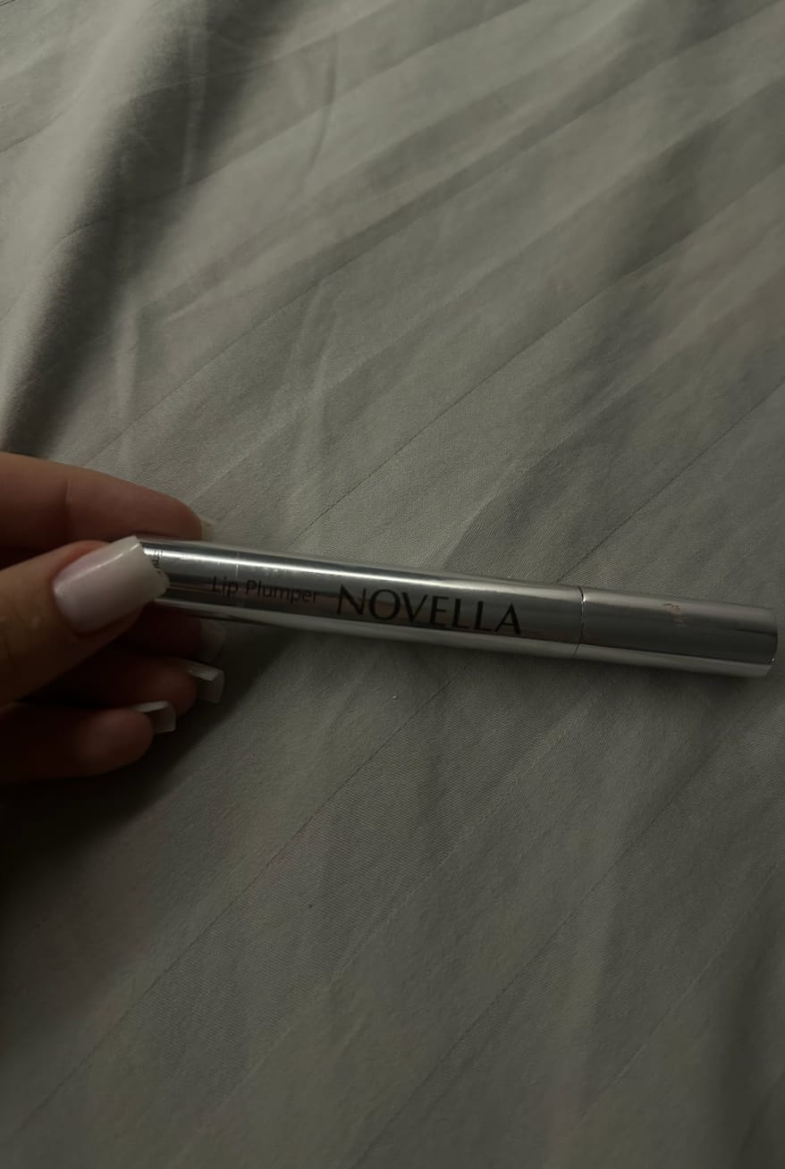 Customer photo review of Novella Lip Plumper