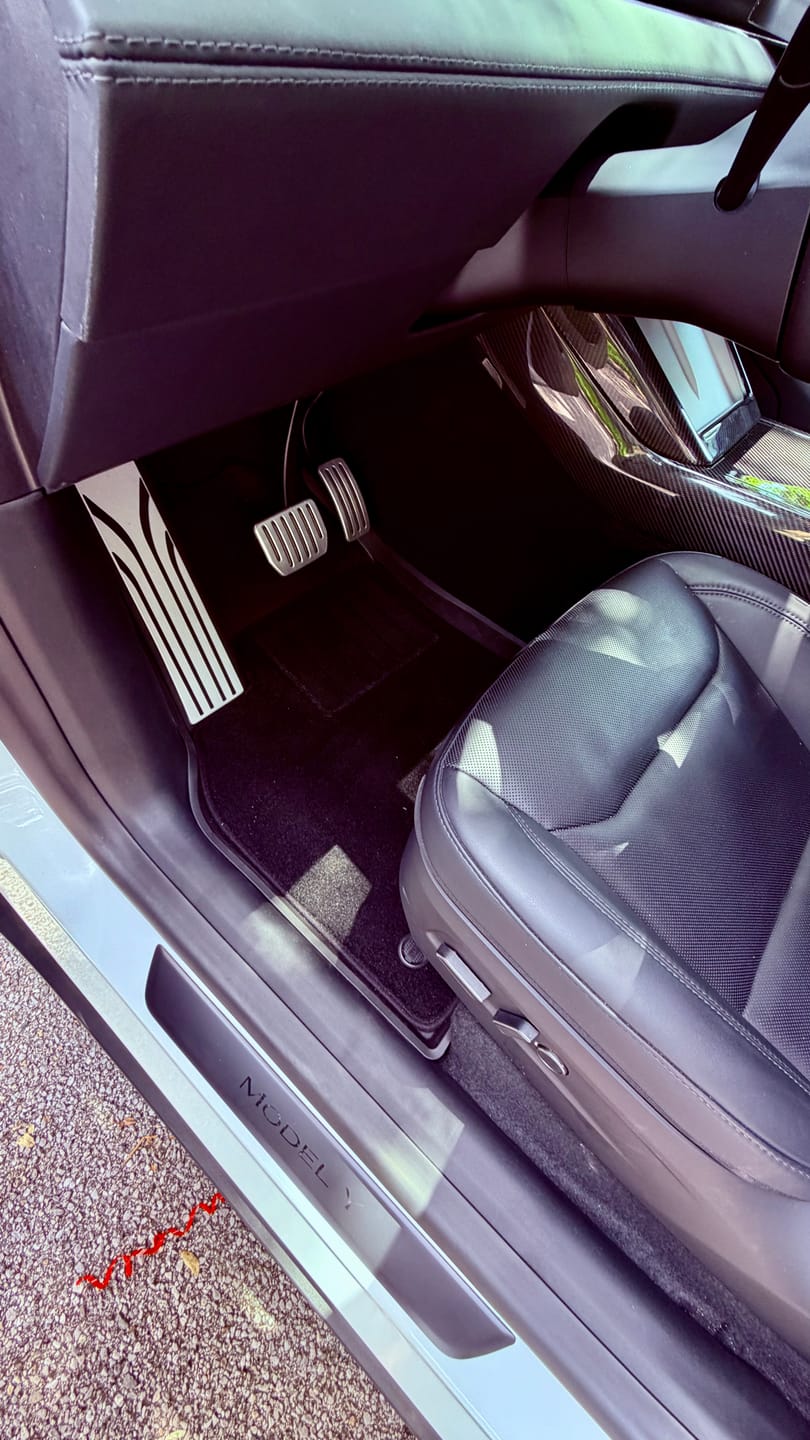 Customer photo review of Front/Rear Door Threshold Cover for Model 3/Y