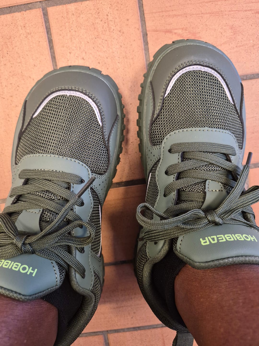 Customer photo review of Crest - Wide Toe Sneakers